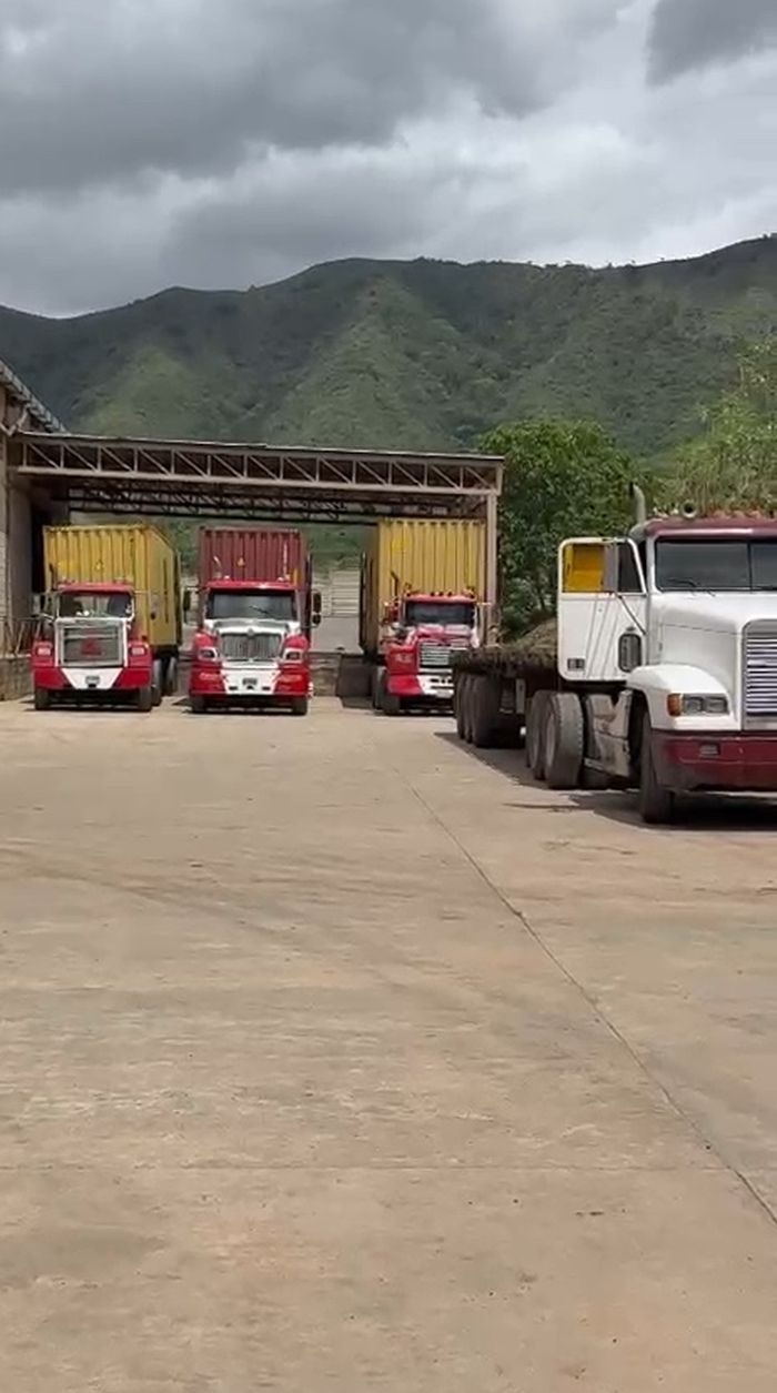 Loaded containers leaving the yard for the port.